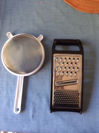 COLANDER and VEGGIES/CHEESE SHREDDER 1