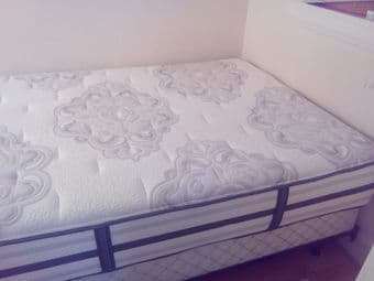 AMAZING DEAL: EXCELLENT QUEEN MATRESS BEAUTYREST PLATINUM 2
