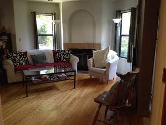 Private room for rent in centrally located townhouse 1