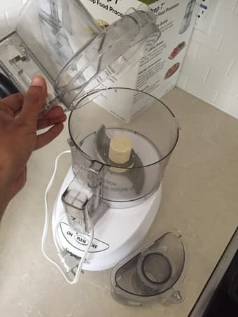 7-cup Cuisinart food processor (almost new) 2