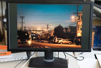 Dell Ultrasharp U2713H 2560x1440 (Great for Photography + Design) 1