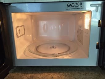 Microwave in mint condition 2