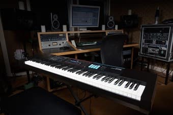 Roland JUNO-DS 88 Keyboard + Stand + Pedal 1