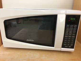 COMPACT MICROWAVE PERFECT CONDITION 1