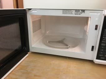 COMPACT MICROWAVE PERFECT CONDITION 2