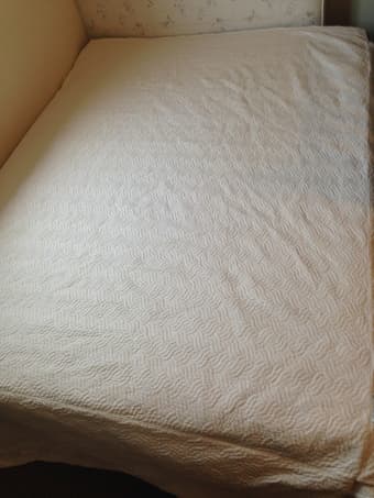 queen size mattress with nice cover 2