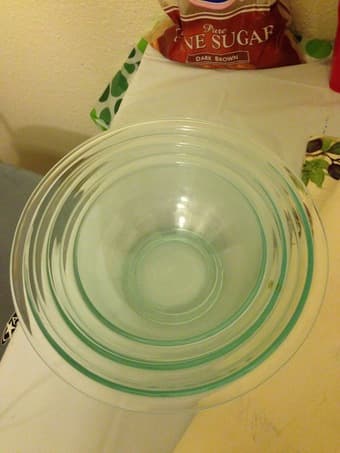 Pyrex Mixing Bowl Set, 3-Piece 1