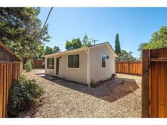 Newly renovated 1BR/1BA house w/backyard, 20 min from campus 2