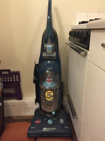 bagless vacuum cleaner 1