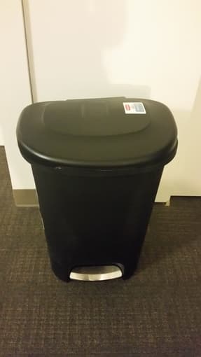 Selling a brand new trash can 1
