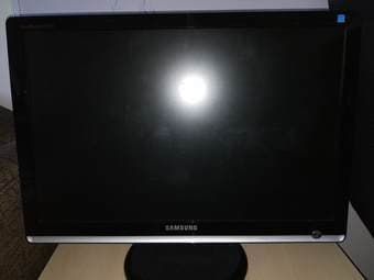 Samsung SyncMaster 216BW Monitor - 21.6" Widescreen 1680x1050 1