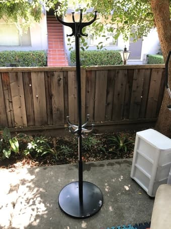 A clothes tree/hanger 3