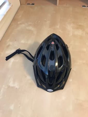 A helmet in good condition 1