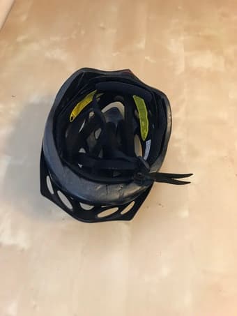 A helmet in good condition 2