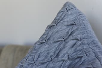 Throw pillow 1