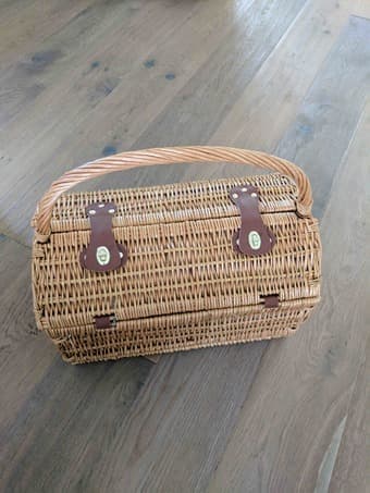 Adorable Picnic Basket with Plates/Cups/Utensil holder and thermos 1