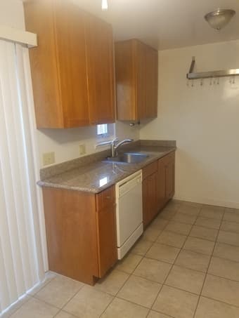 Downtown Menlo Park room in 2 BR/1Ba, Sept. 6 move-in 1