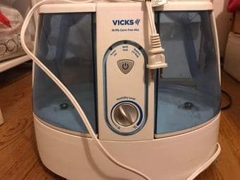 Vicks UV 99.999% Germ Free Humidifier 1