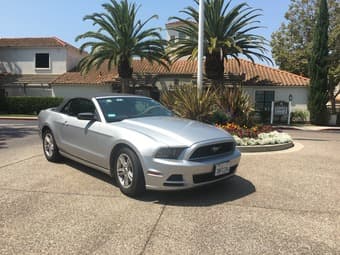 2013 Ford Mustang Convertible. SPORTS CAR 80k miles 1
