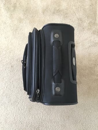 Samsonite 20'' carry on luggage in great condition 2