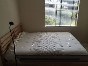Sealy queen mattress + mattress protector ($150 OBO) 1