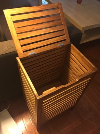 Classic wooden laundry hamper 2