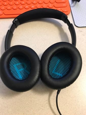 Bose QC 25 noise cancelling headphones 2