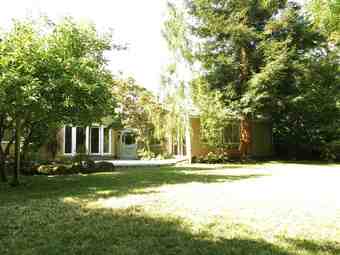 Medium BR w/ Large Window, Large Garden, High-end Kitchen, Near Apple! 1