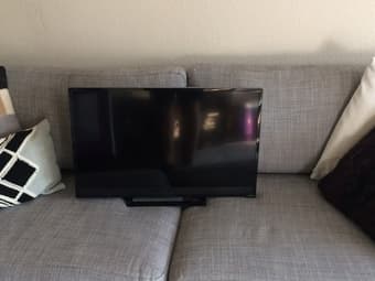 Vizio flatscreen 24 inches 2