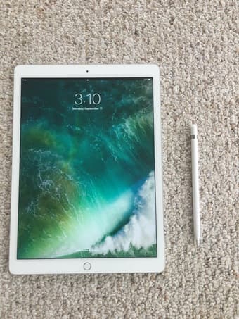 12.9" iPad Pro 128gb Silver with Apple Pencil 1