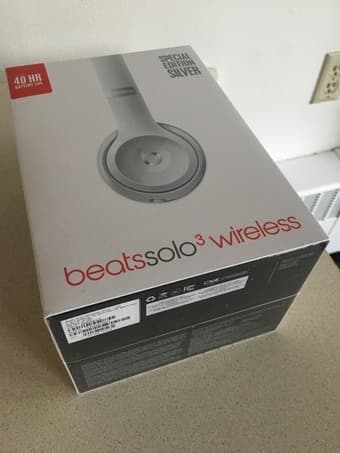 Brand NEW Beats Solo3 Wireless - Silver (closed box) 3