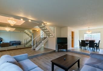 House that is perfect for a professional, grad student, or fellow! 3