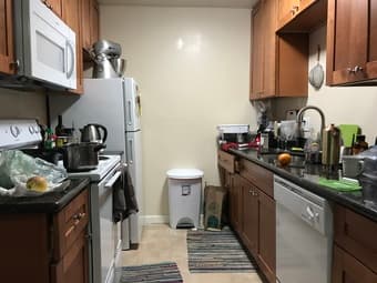 Spacious room in 3bd/1.5ba Mt View apt - available starting Oct! 1
