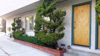 $1315 1 Bedroom in 2 BR Townhouse-Style Apt (Burlingame) 1