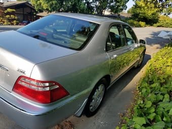 2004 Acura RL - excellent value 40% below blue book 2