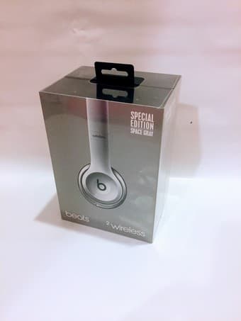 Beats Solo Bluetooth Wireless Headphones - silver 1