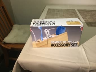 Bamboo bathroom accessory set (NEW) 1