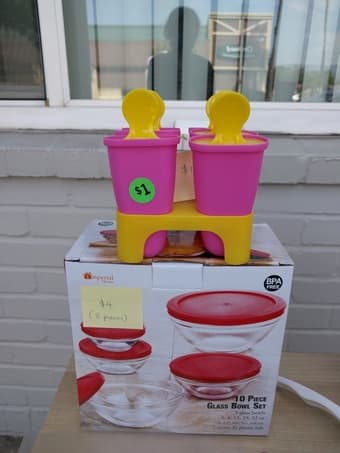 Kitchen appliances, plates, containers, juicer 3