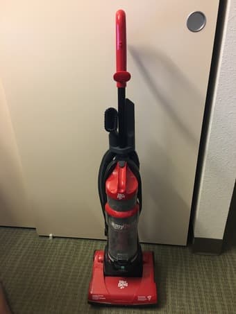Compact bagless vacuum cleaner 1