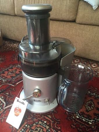 Breville JE98XL Juice Fountain Plus 850-Watt Juice Extractor 1