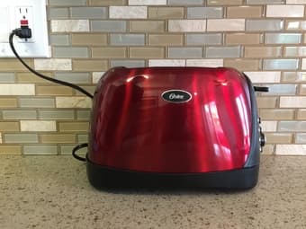 Excellent breas toaster - almost new! 1