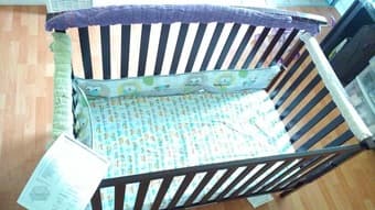 Graco convertible crib+mattress 1