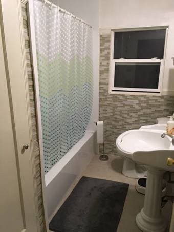 Menlo Park 2 bedroom 1.5 bath with additional walk thru study-1250sqft 3