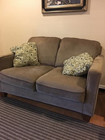 Love seat, excellent condition!great for a Studio 2