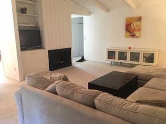 3BR 2BA 1400ft2 apartment located downtown Saratoga 1