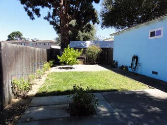 2 bedroom 1 bath duplex for rent East Palo Alto (west of 101) 2
