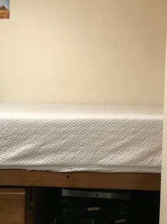 Selling Brand New 10" Full XL Memory Foam Mattress 2