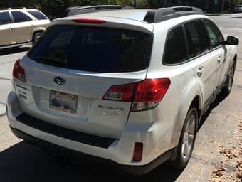 2013 Subaru Outback Premium 2.5i - White 2