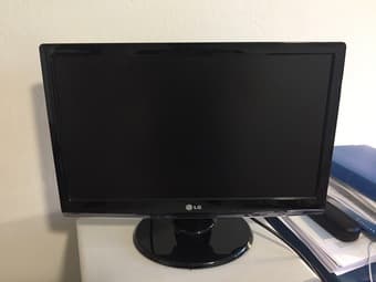 20-Inch Widescreen Monitor 1