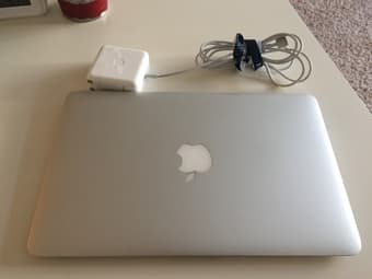 MacBook Air (11 inch, 2014) 1